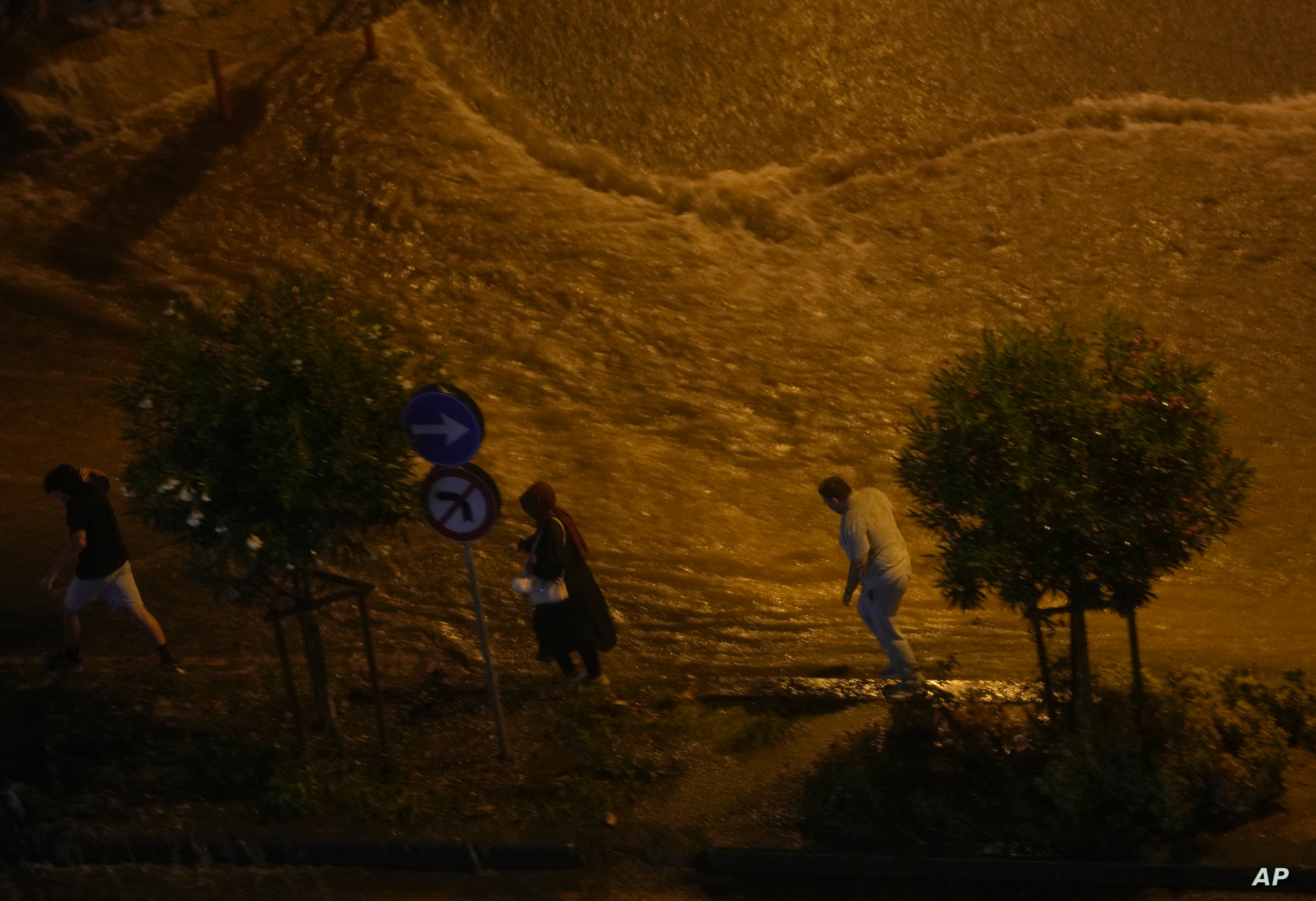 مقتل شخصين جراء فيضانات في اسطنبول