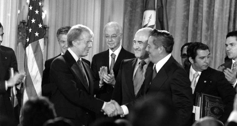الصورة : 1977توقيع معاهدات توريخوس كارتر بين بنما والولايات المتحدة تعيد بموجبها الولايات المتحدة السلطة على قناة بنما إلى بنما.
