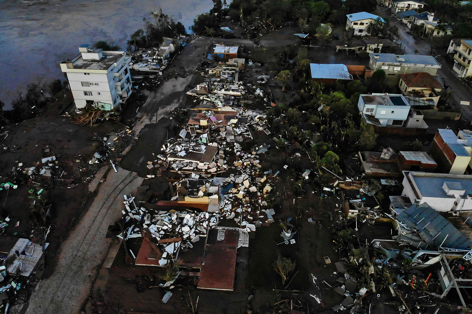 36 قتيلاً حصيلة ضحايا إعصار البرازيل