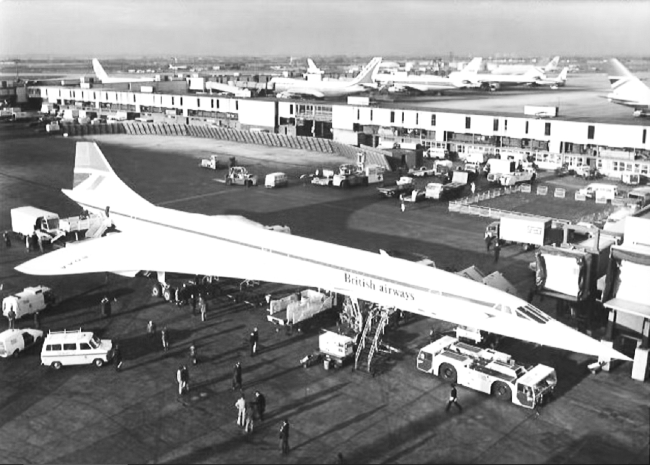 الصورة : 1970 طائرة كونكورد الأسرع من الصوت تصل إلى مطار هيثرو بلندن قادمة من فرنسا في أول رحلة لها.