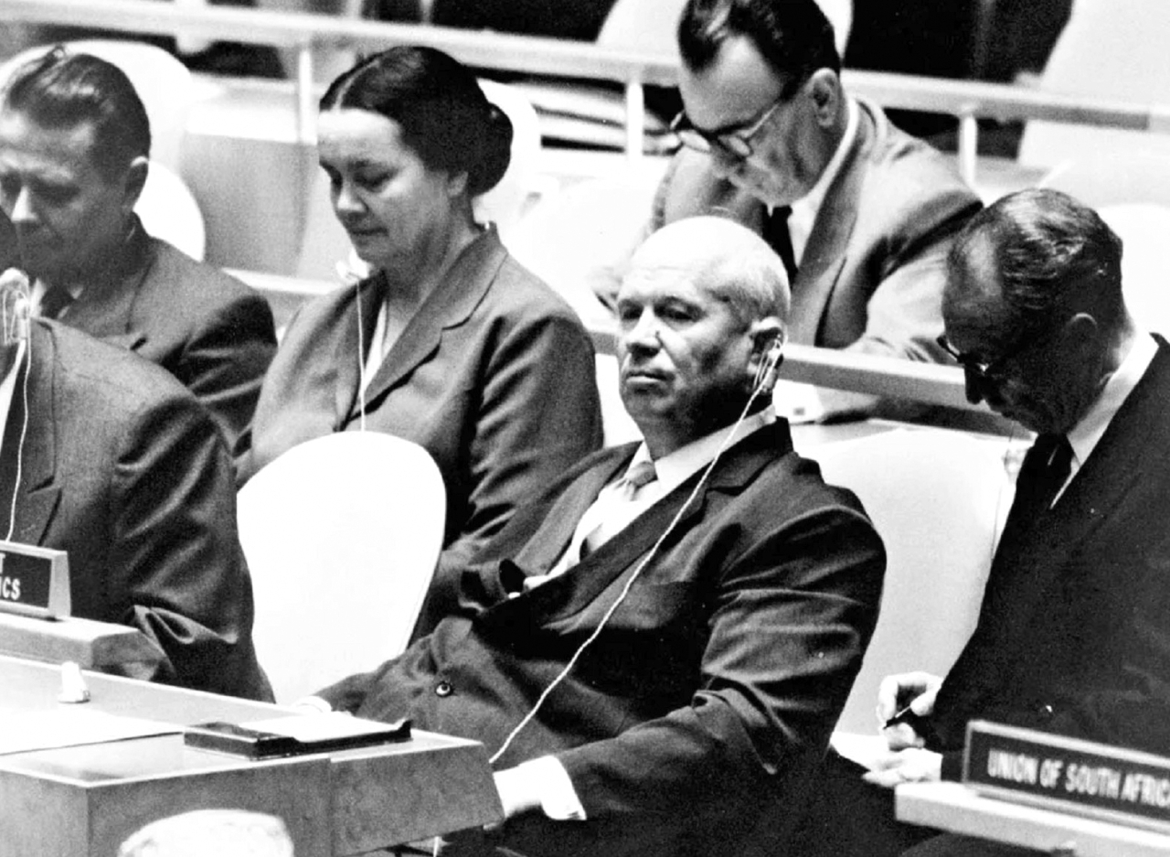 الصورة : 1953 نيكيتا خروتشوف أول من يجمع بين منصب الأمين العام للحزب الشيوعي ورئاسة الاتحاد السوفييتي.