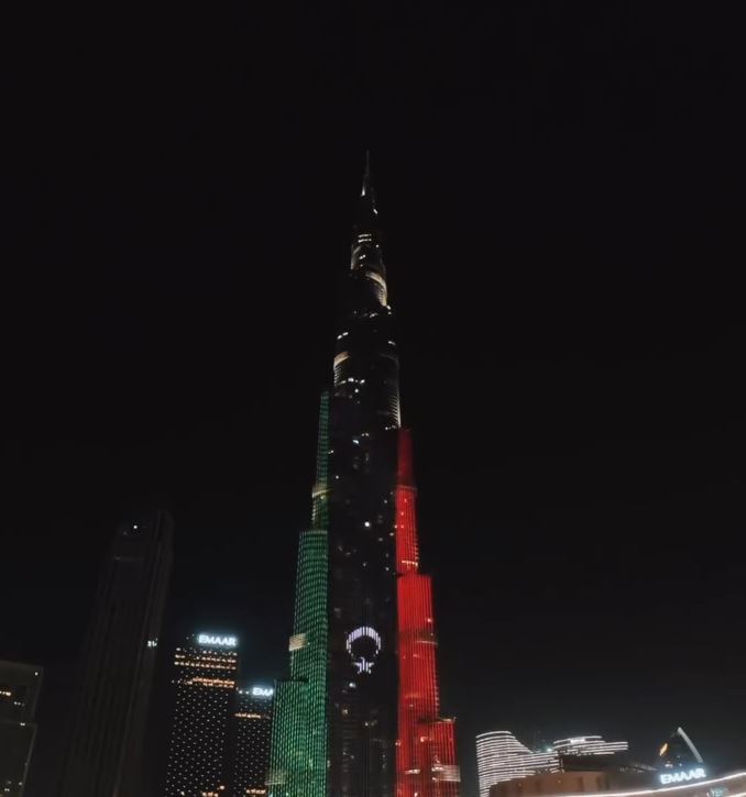 برج خليفة يضيء بألوان العلم الليبي