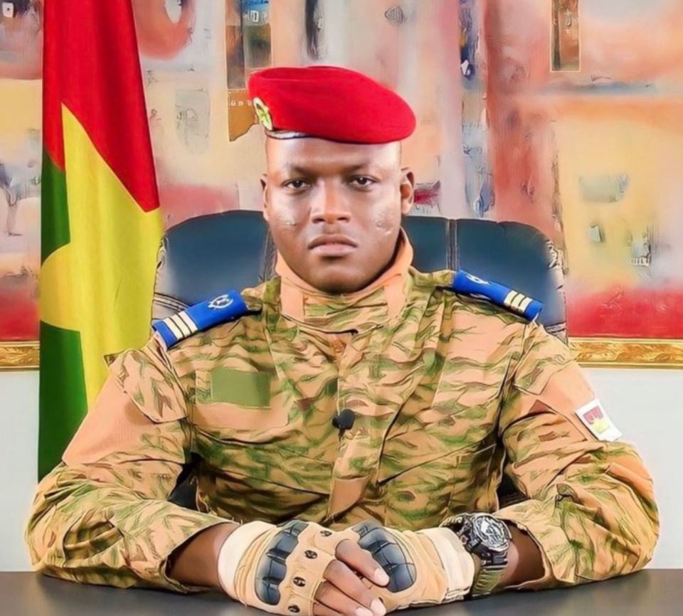 بوركينا فاسو تأمر الملحق العسكري بالسفارة الفرنسية بمغادرة البلاد