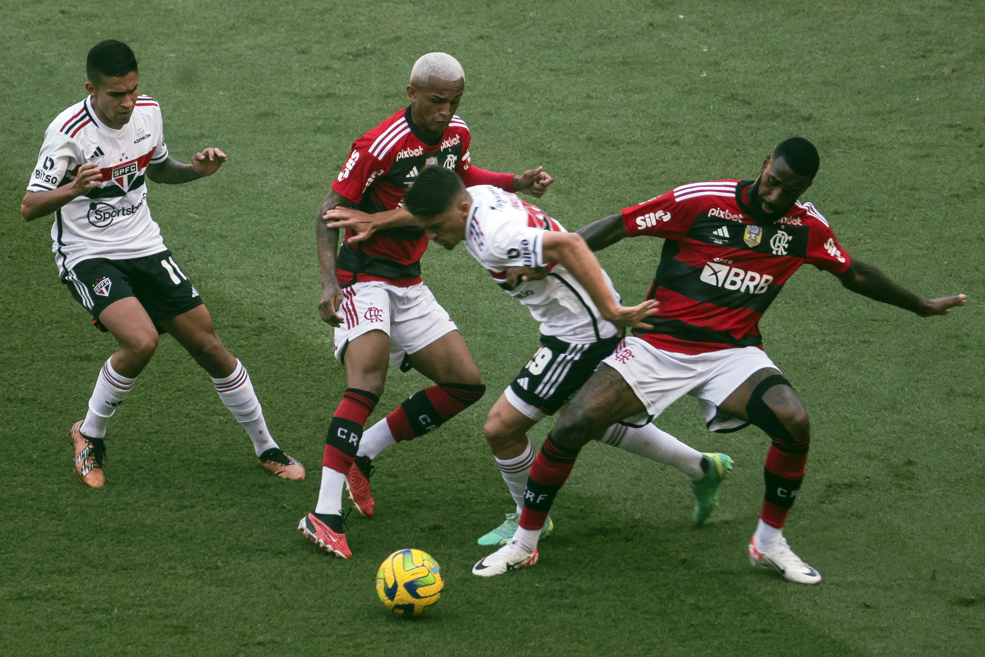 ساو باولو يفوز على فلامينجو في ذهاب نهائي كأس البرازيل