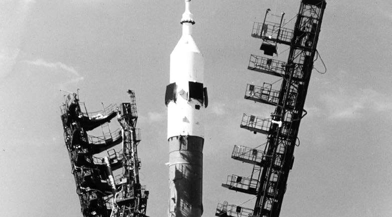 الصورة : 1988 إسرائيل تطلق القمر الصناعي «أفق 1» على متن الصاروخ «شافيت».