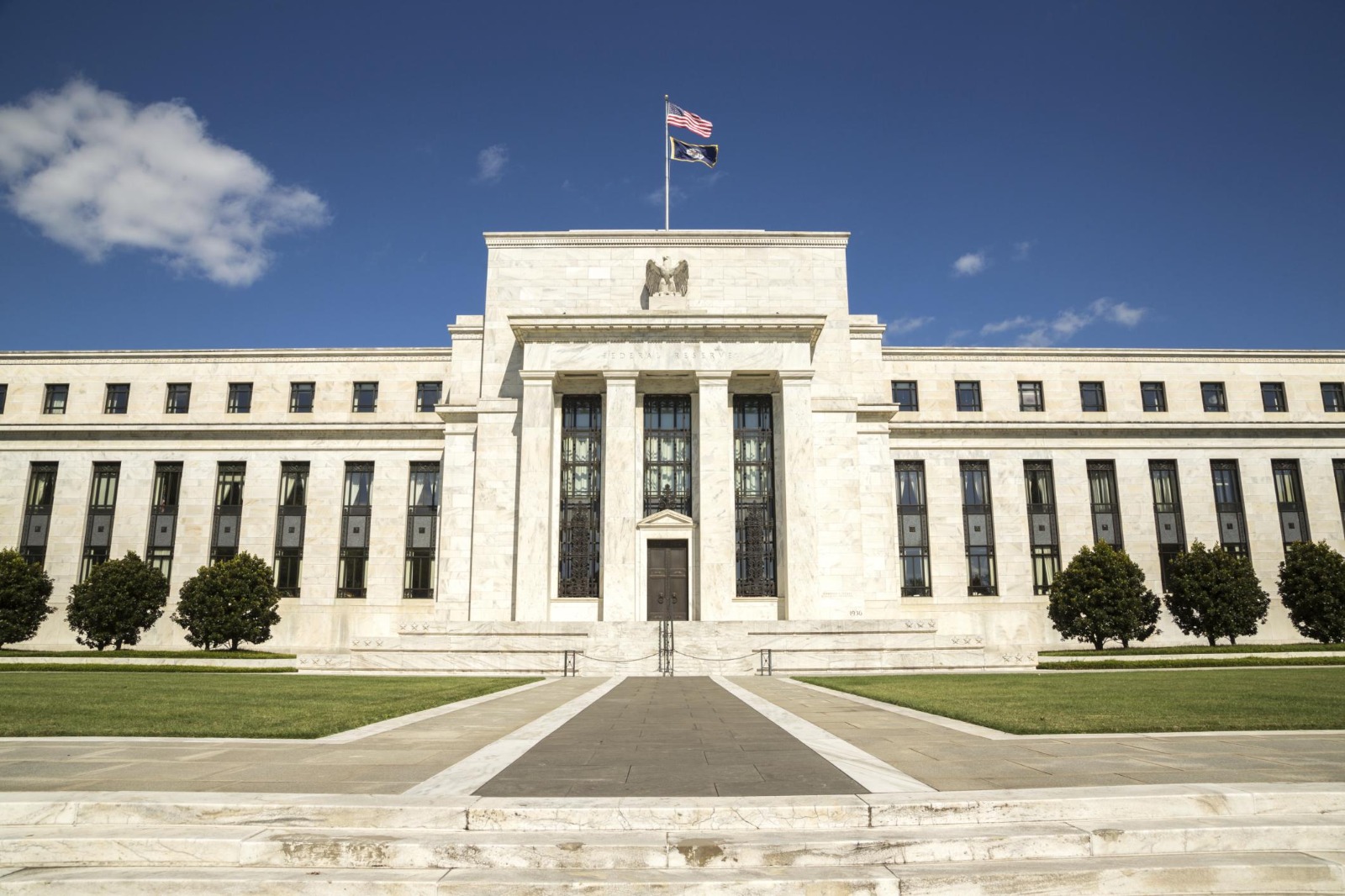 الفيدرالي الأمريكي يُبقي الفائدة دون تغيير للمرة الثالثة على التوالي