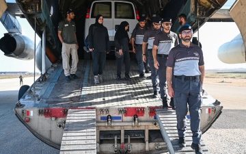الصورة: الصورة: وصول فريق تحديد هوية ضحايا الكوارث الإماراتي «DVI» إلى ليبيا