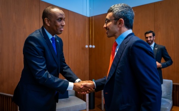 الصورة: الصورة: عبدالله بن زايد يلتقي رئيس وزراء الصومال في نيويورك