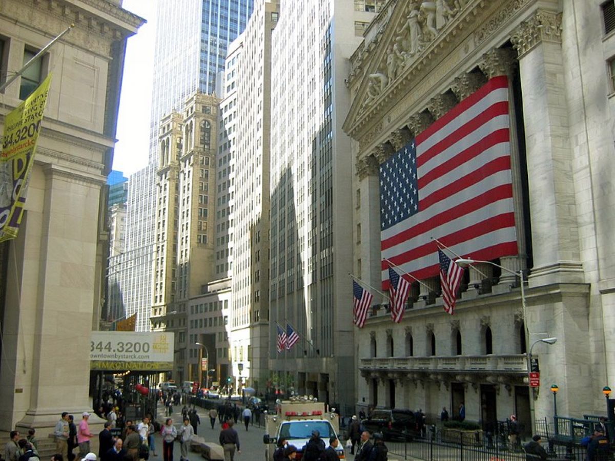 مؤشرات الأسهم الرئيسية في بورصة وول ستريت الأمريكية تغلق على تراجع