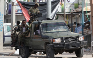 الصورة: الصورة: 13 قتيلاً في تفجير شاحنة مليئة بالمتفجرات في وسط الصومال