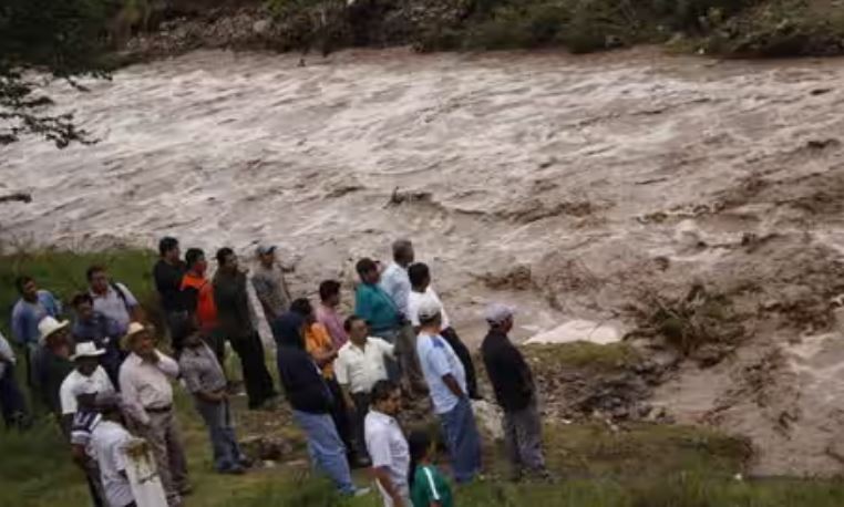 7 قتلى و5 مفقودين إثر فيضان نهر في المكسيك