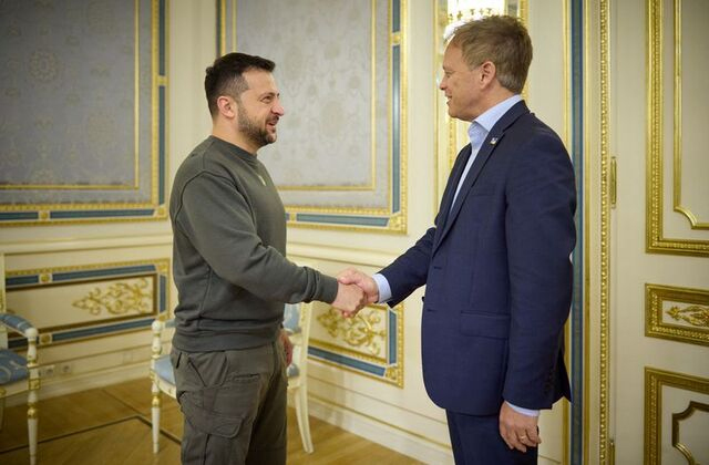 وزير الدفاع البريطاني يلتقى الرئيس الأوكراني في كييف