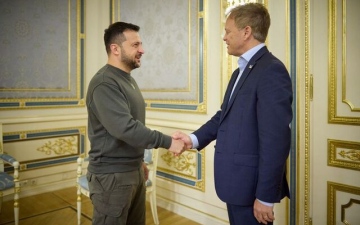 الصورة: الصورة: وزير الدفاع البريطاني يلتقى الرئيس الأوكراني في كييف