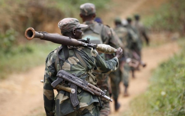 الصورة: الصورة: مقتل وإصابة 12 شخصاً بقذيفة صاروخية أطلقها جندي بالخطأ على ملعب في الكونغو الديمقراطية