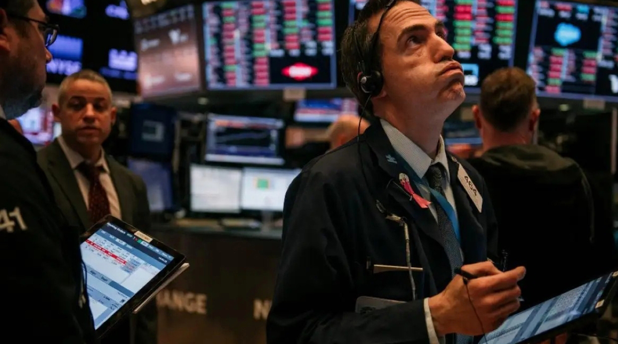 الأسهم الأمريكية تسجل أكبر خسائر شهرية منذ سبتمبر 2022