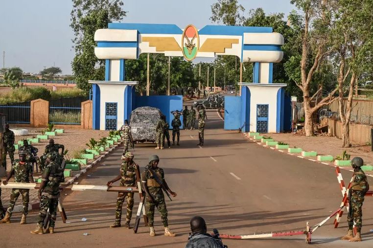 وزارة الدفاع في النيجر: مقتل 29 جندياً في هجوم بعبوات ناسفة وعربات انتحارية