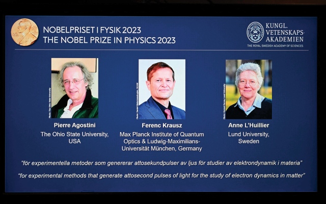الصورة: الصورة: 3 علماء أوروبيين يحصدون نوبل للفيزياء
