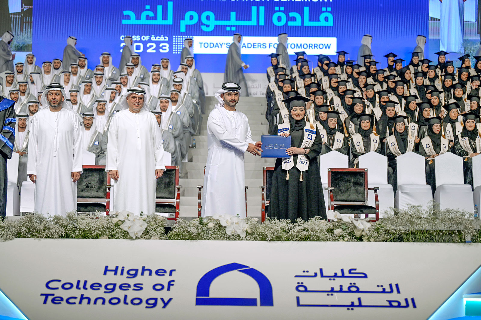 منصور بن محمد يشهد تخريج 455 خريجاً وخريجة من كليات التقنية العليا في دبي