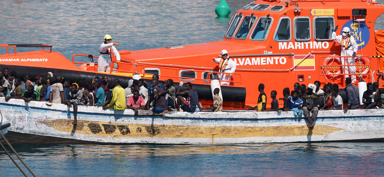وصول أكثر من 900 مهاجر على 6 قوارب إلى أرخبيل الكناري الإسباني خلال 24 ساعة
