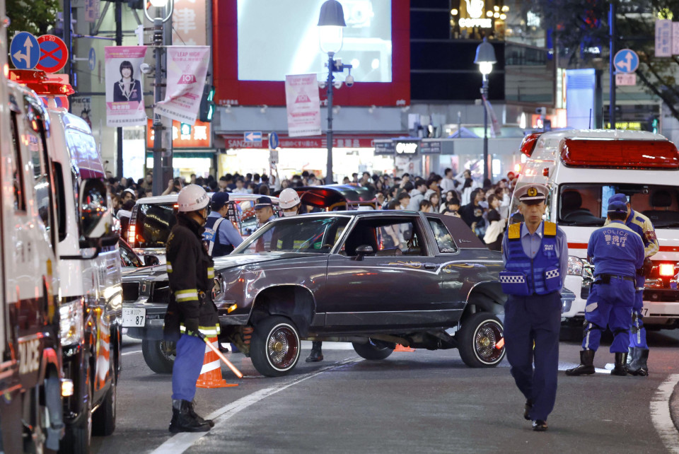 سيارة تصدم عدداً من المارة في طوكيو والشرطة اليابانية تلقي القبض على السائق