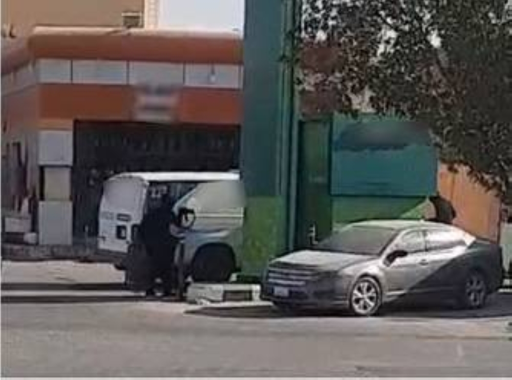 الأمن السعودي يسترد أموالاً إثر تعرض مركبة لسطو مسلح في الرياض.. (فيديو)