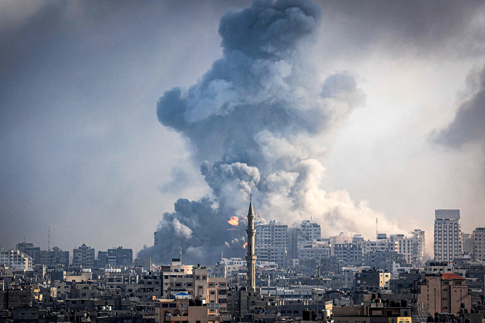حماس تعلن إطلاق صواريخ على تل أبيب رداً على غارات إسرائيلية على غزة