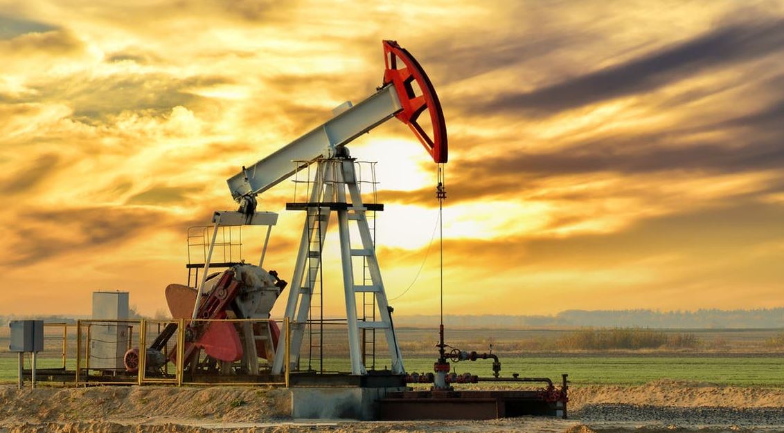 النفط يرتفع مع صعود الأسهم العالمية وتوقعات وكالة الطاقة تزيد المخاوف