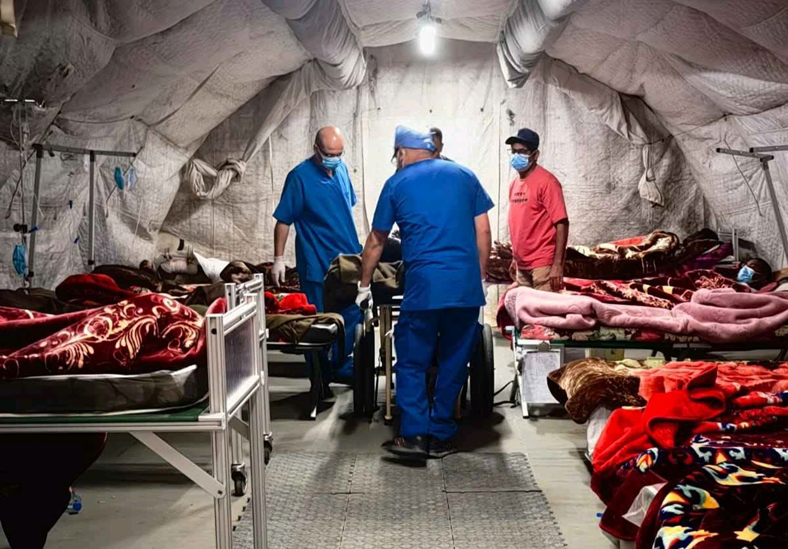 الإمارات تفتتح مستشفى ميدانياً للشعب الأفغاني المتضرر بزلزال هيرات