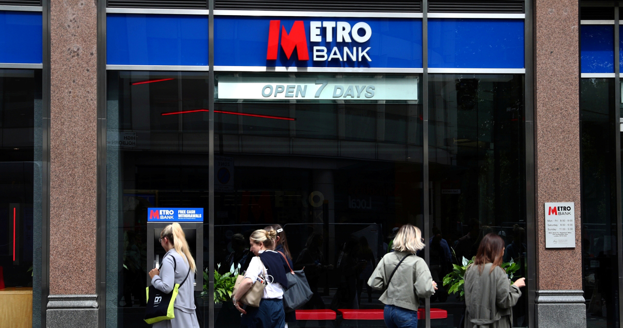 مشكلات بنك «مترو» تكشف إمكانية تشويه قواعد المصارف الحالية للمنافسة