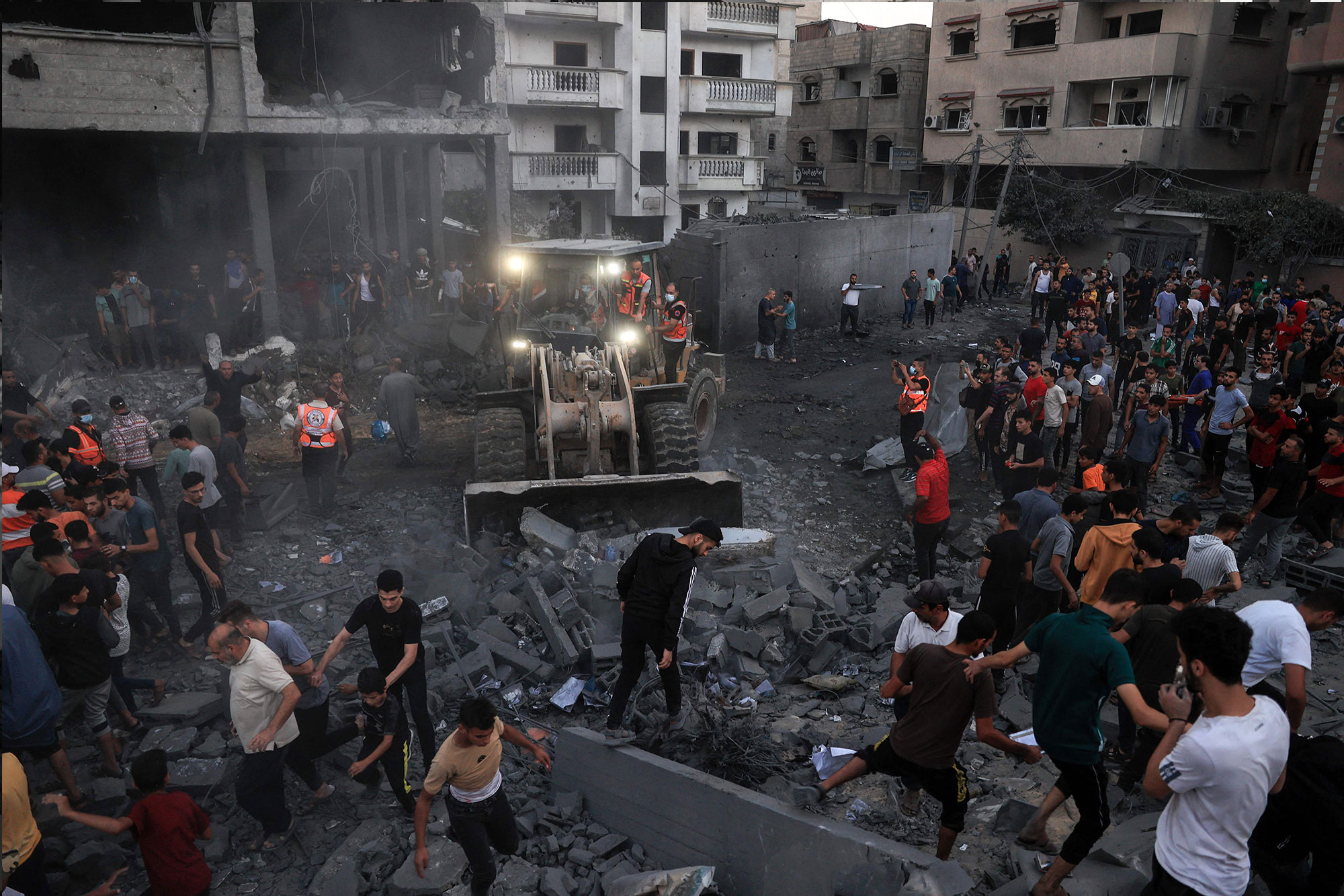 مصادر: ألف فلسطيني طمرتهم الأنقاض جراء القصف الإسرائيلي لقطاع غزة