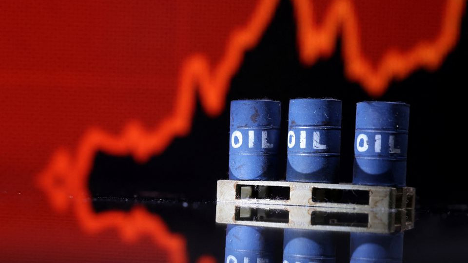 تراجع أسعار النفط مع تقييم المستثمرين لتداعيات الحرب بين إسرائيل وحماس