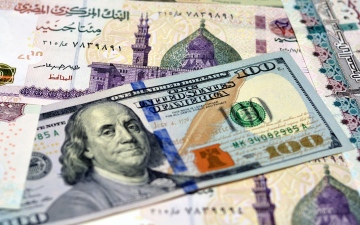الصورة: الصورة: سعر الدولار في مصر.. استقرار في البنوك الرسمية وارتفاع غير مسبوق في السوق السوداء