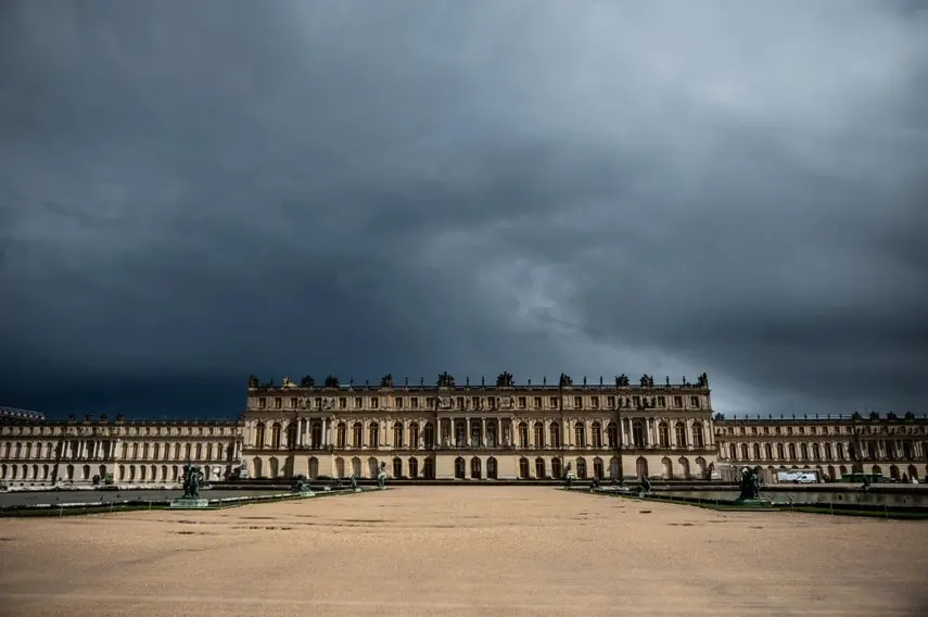 إنذار جديد بوجود قنبلة في قصر فرساي بفرنسا وعملية اخلائه جارية