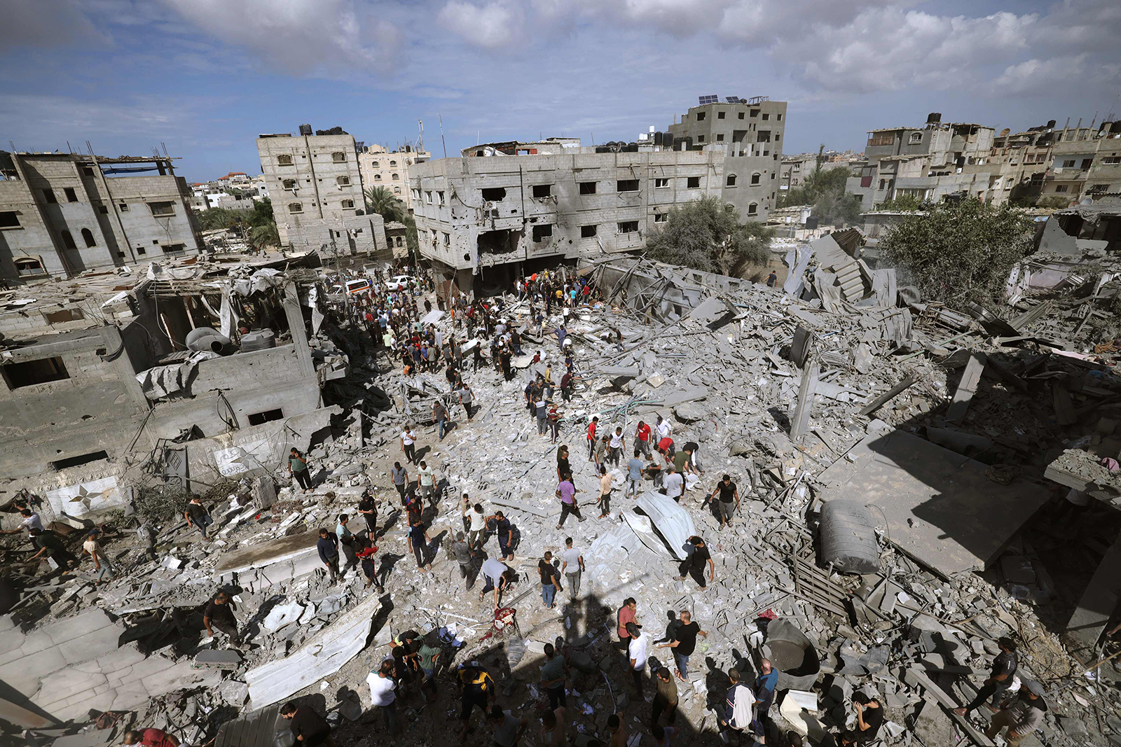 إسرائيل تسمح بدخول مساعدات إلى غزة من مصر
