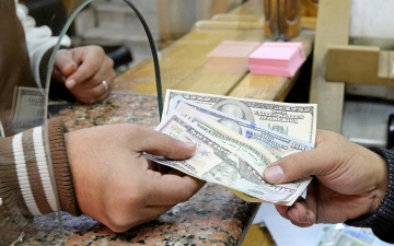 الصورة: الصورة: الجنيه المصري يستقر أمام الدولار في البنوك ويتهاوى في السوق السوداء