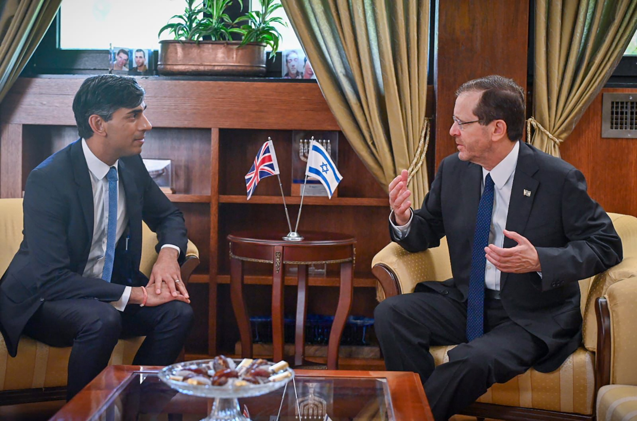 رئيس الوزراء البريطاني سوناك يصل إلى إسرائيل في زيارة تضامن