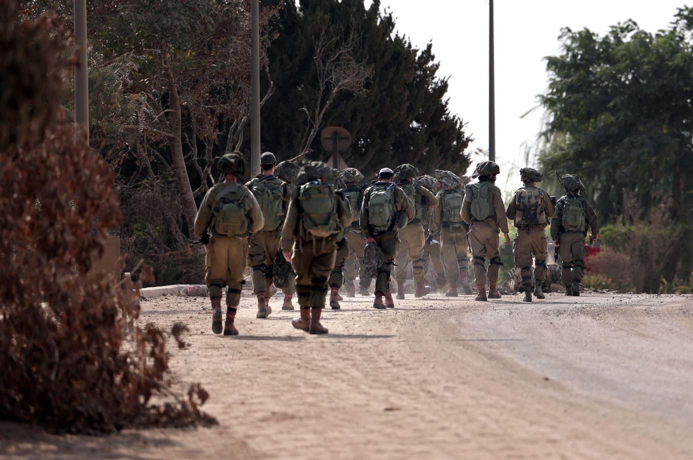 إسرائيل تضع شرطين لإلغاء العملية البرية في قطاع غزة.. 
