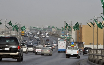 الصورة: الصورة: السعودية تبدأ فرض رسوم «كفاءة استهلاك الوقود» على المركبات
