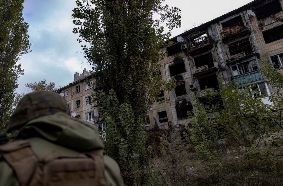 الخسائر الفادحة أجبرتها على التحول إلى الهجمات الجوية .. القوات الروسية تقصف مدينة أفدييفكا الأوكرانية