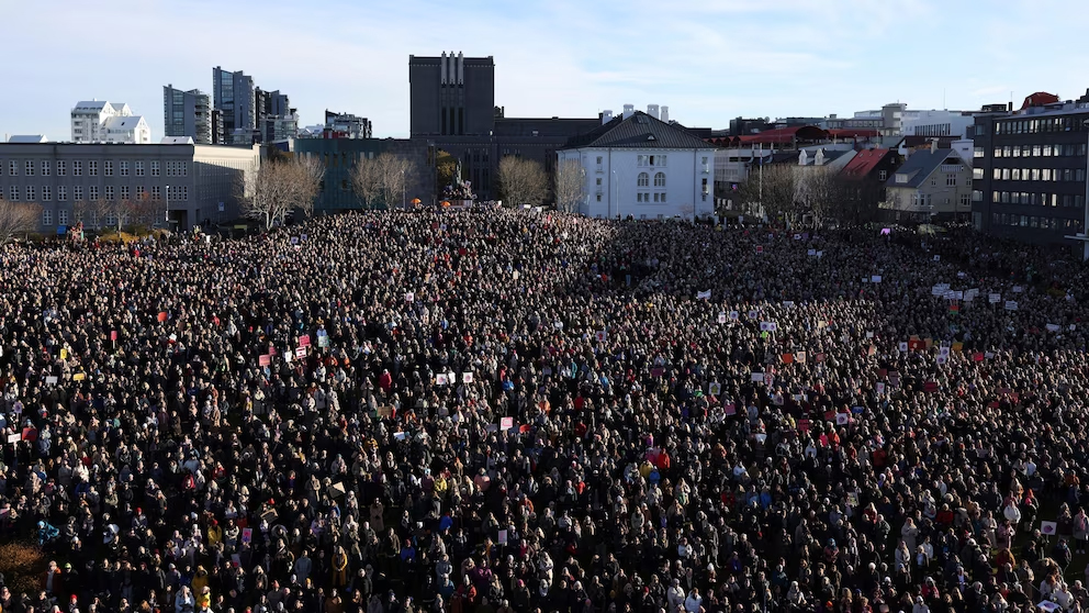 إضراب نسائي في ايسلندا للمطالبة بالمساواة في الأجور وتنديداً بالعنف الأسري