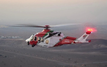 الصورة: الصورة: إنقاذ فرنسي تعرَّض لحادث بصحراء نزوى في الشارقة (فيديو)