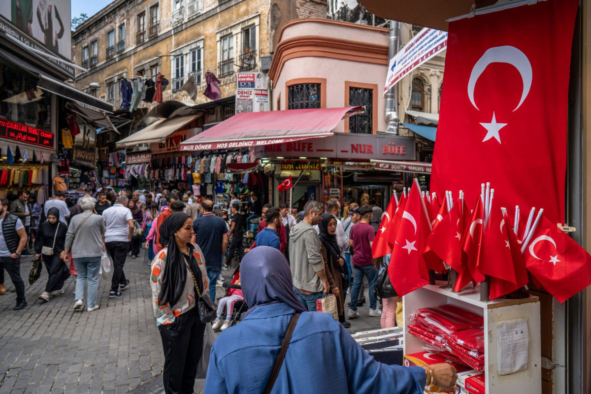 البنك المركزي التركي يرفع أسعار الفائدة للمرة الخامسة على التوالي إلى 35%