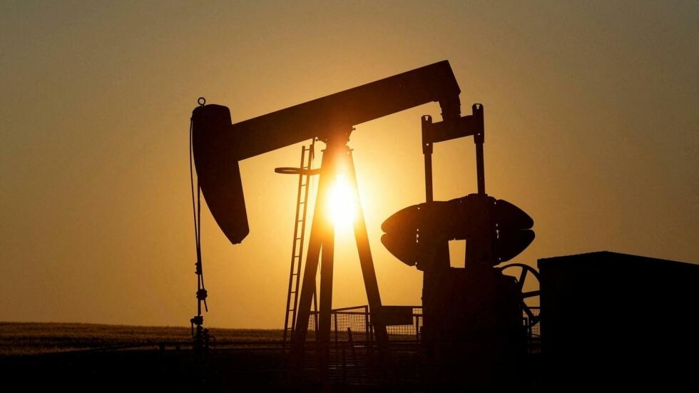 النفط يهبط أكثر من 3% مع انحسار مخاوف من إمدادات الشرق الأوسط