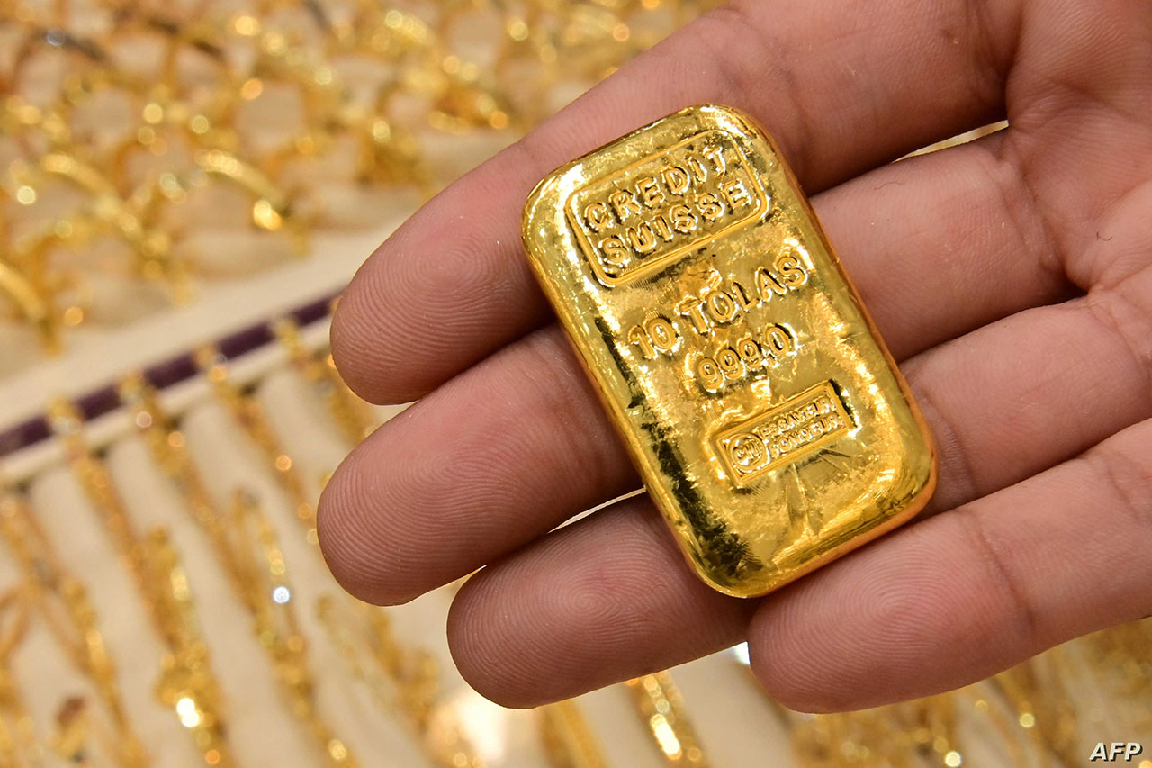 الذهب يرتفع ويزداد بريقاً مع تراجع الدولار وعوائد سندات الخزانة