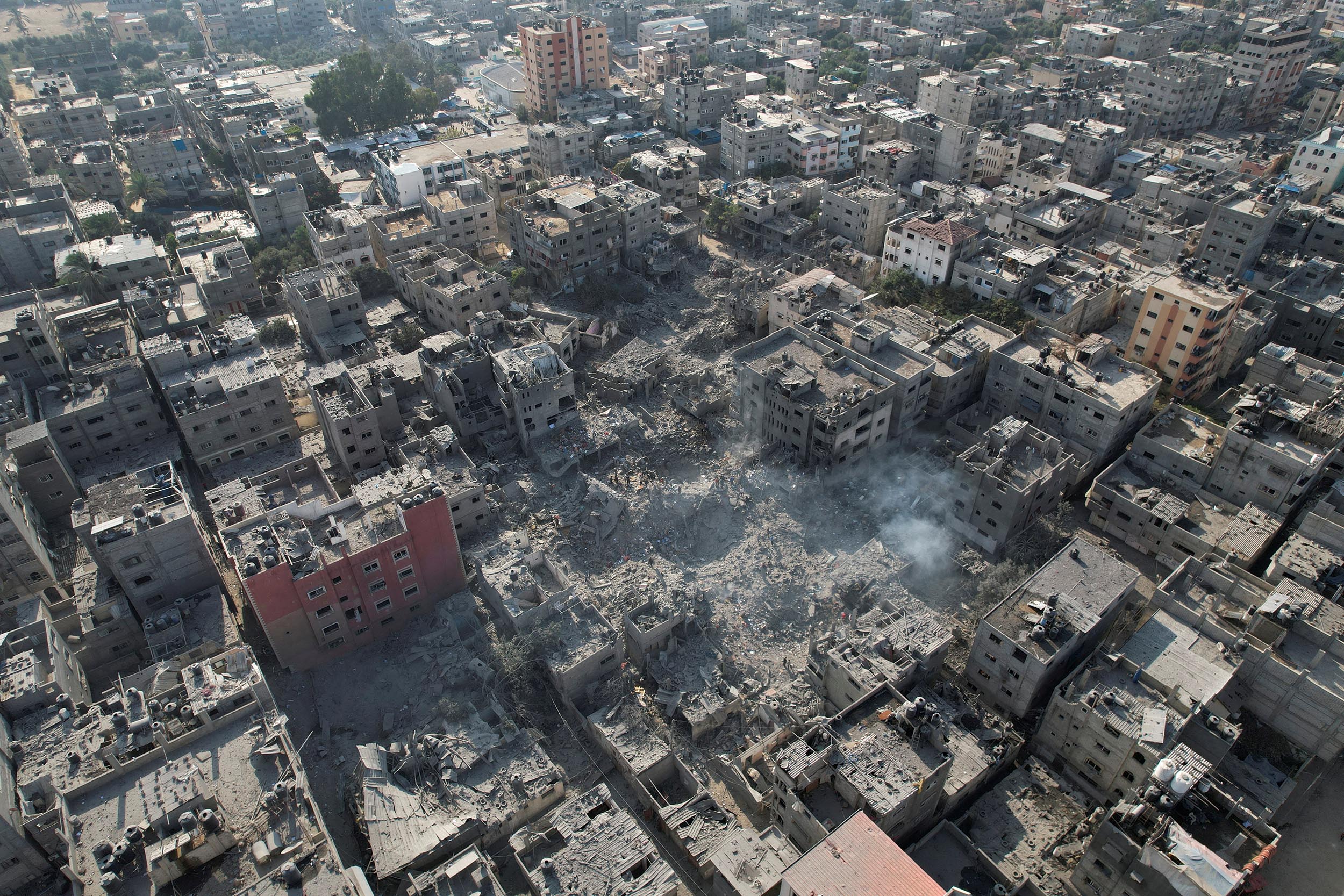 إسرائيل تعتزم إعادة عمال غزّة وقطع كل الصلات مع القطاع المحاصر