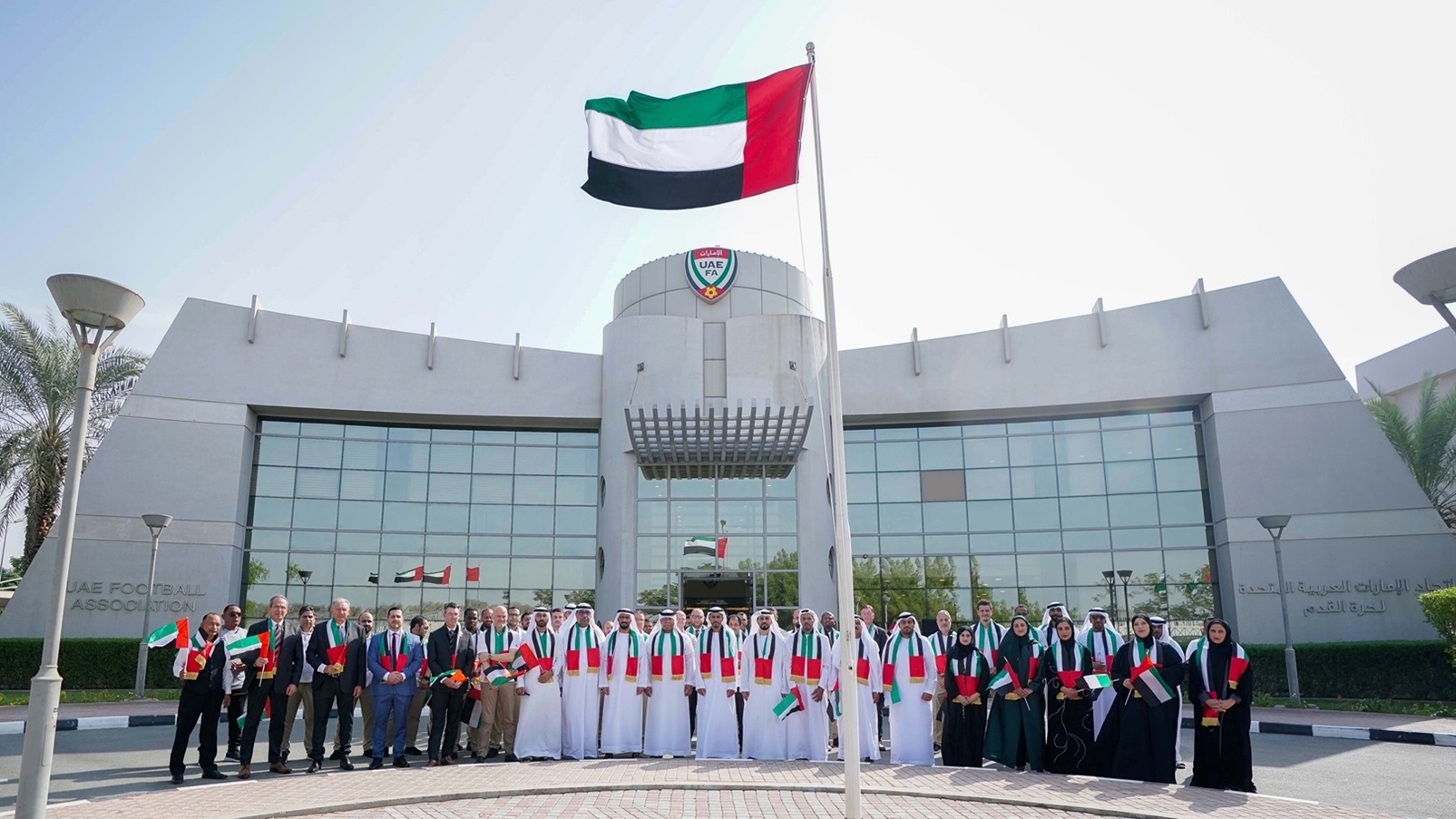 اتحاد الإمارات لكرة القدم يحتفل بيوم العلم