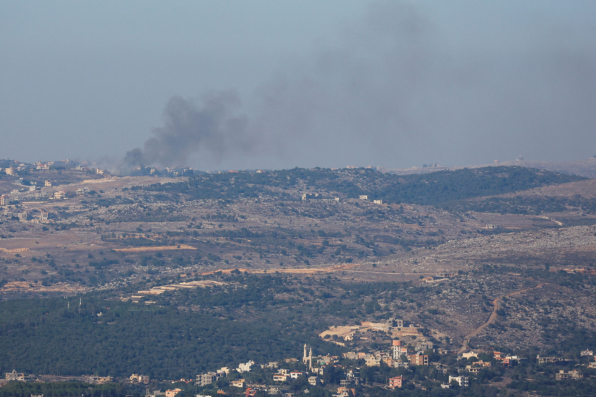 بعد أنباء قصف سيارة أودى بحياة مدنيين..الجيش الإسرائيلي: هجماتنا في لبنان تنفذ بناء على معلومات المخابرات