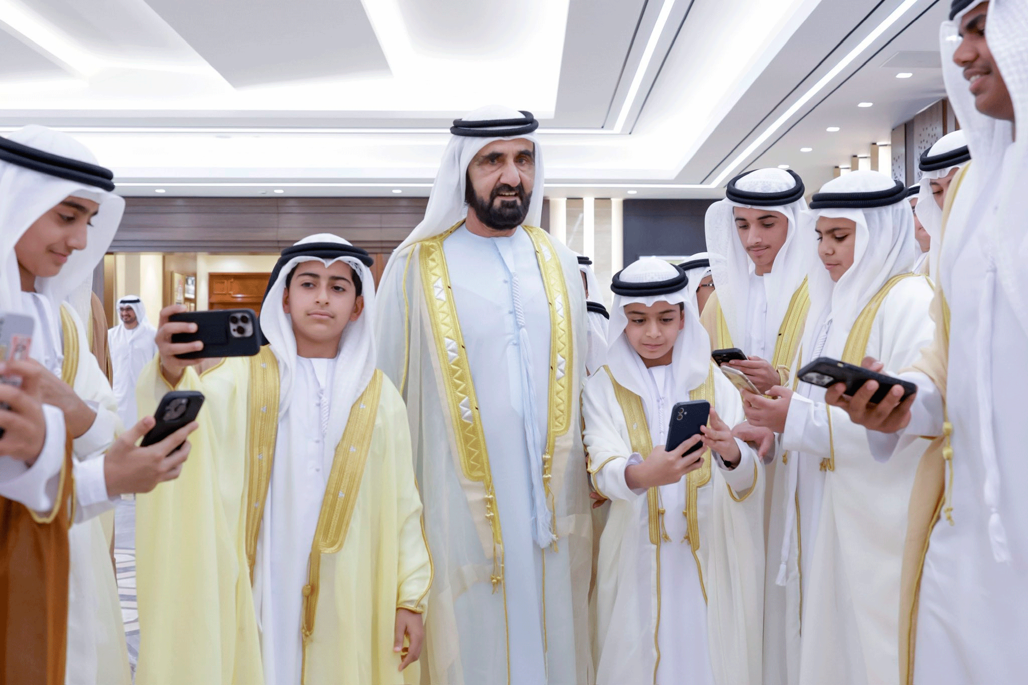 محمد بن راشد يلتقي أعضاء البرلمان الإماراتي للطفل