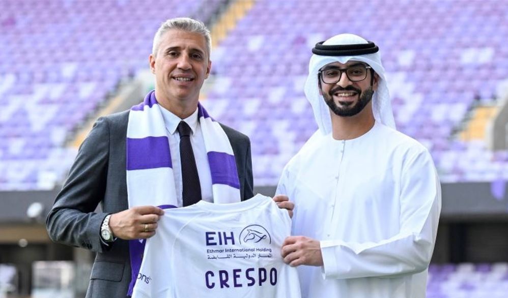 سلطان بن حمدان يستقبل المدرب الجديد للعين في استاد هزاع بن زايد