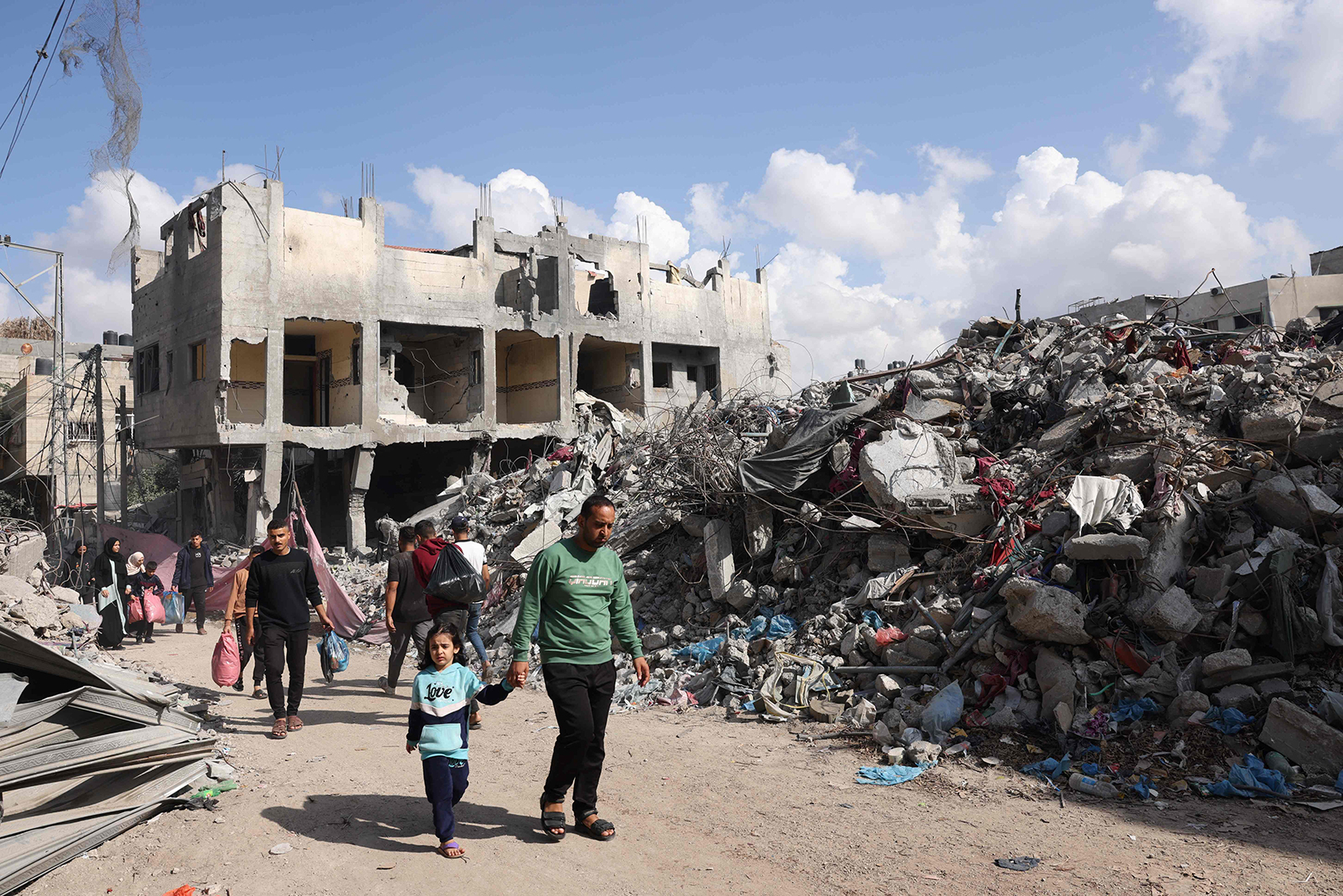 الإمارات ترحب بقرار مجلس الأمن الدعوة إلى فترات توقف إنسانية في غزة